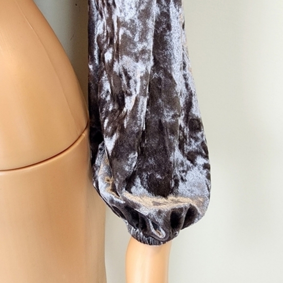 LF ONE WAY Wrap Front Long Sleeve Crop Top - Picture 6 of 11